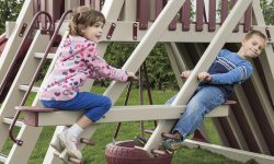 How to Pick the Perfect Swing Set for Your Kids